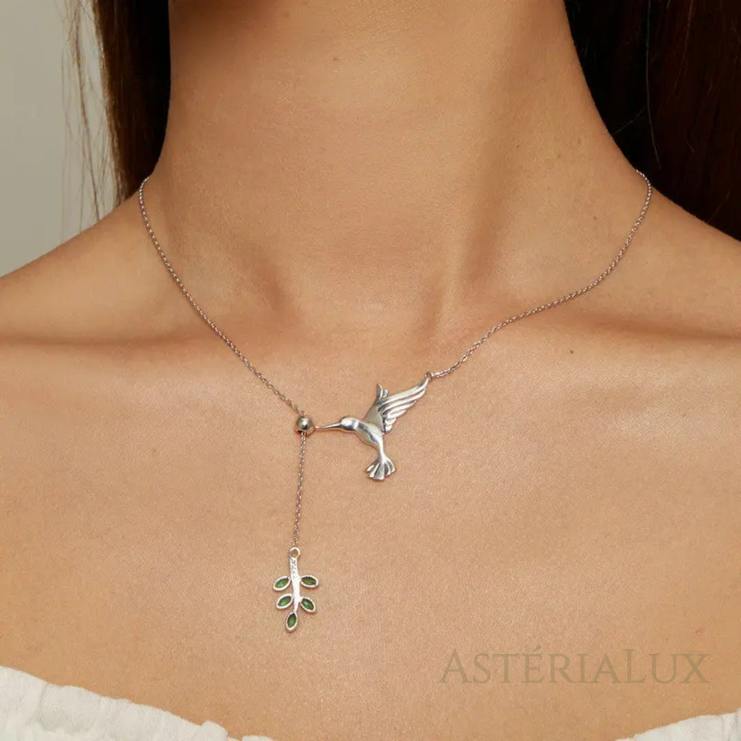 Colar Elegância com Pássaro e Folhas em Prata 925